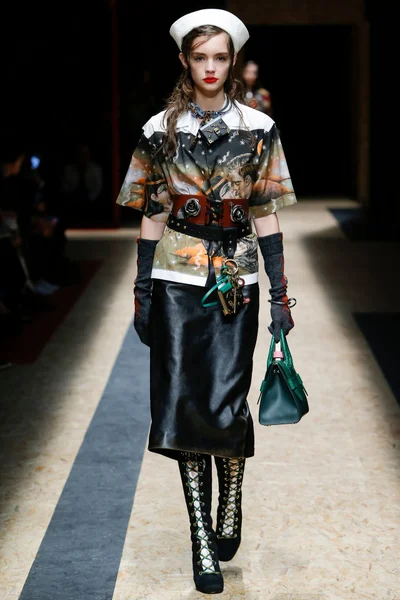 Look 11